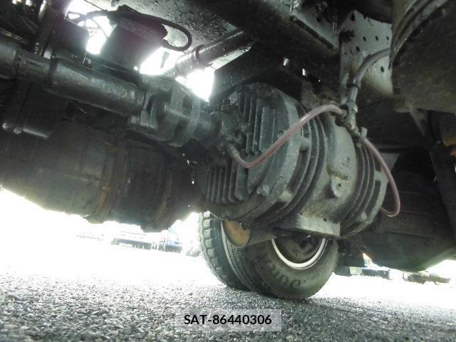 Isuzu ELF TRUCK 2013-10 6214297-16