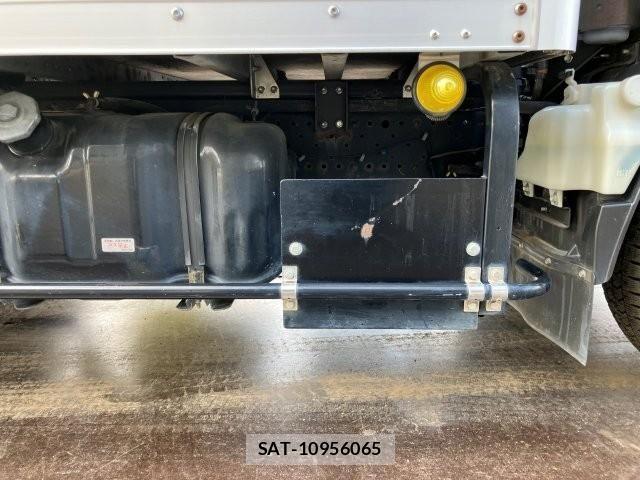 Isuzu ELF TRUCK 2017-05 6214263-22