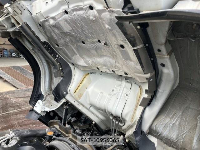Isuzu ELF TRUCK 2017-05 6214263-26