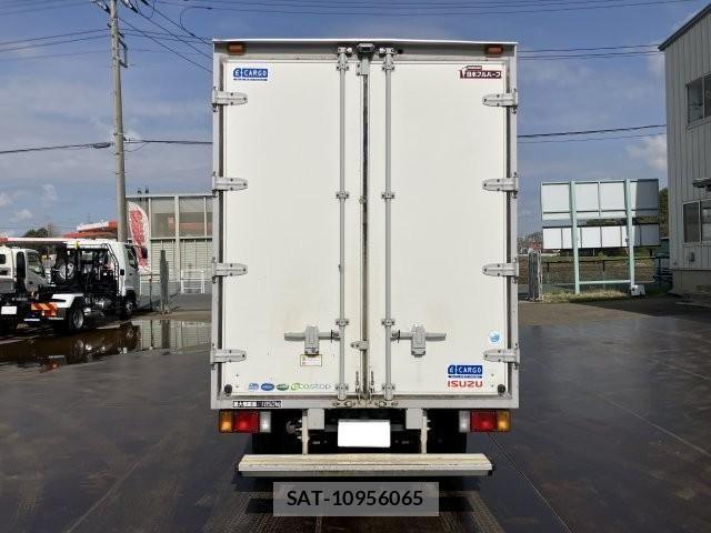 Isuzu ELF TRUCK 2017-05 6214263-7