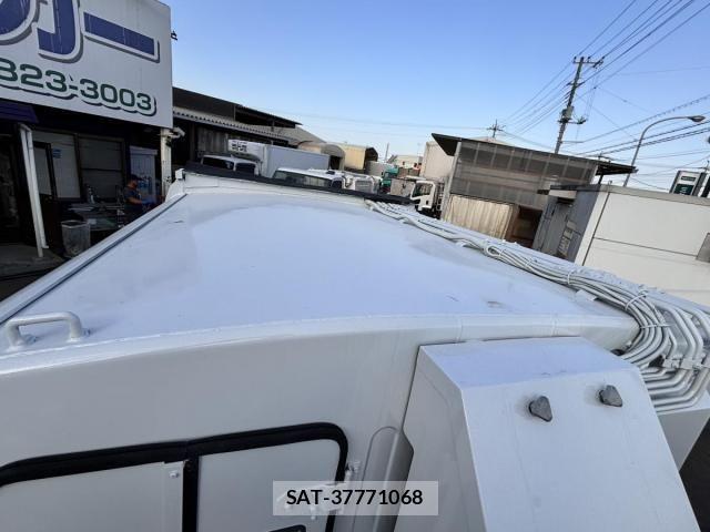 Isuzu ELF TRUCK 2013-03 6263961-11