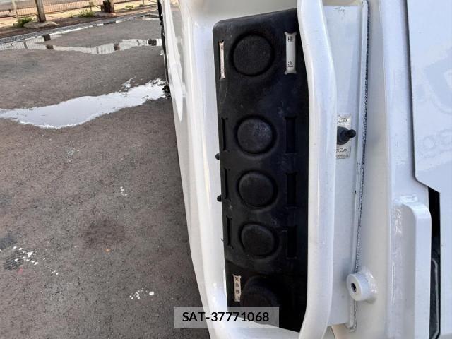 Isuzu ELF TRUCK 2013-03 6263961-15