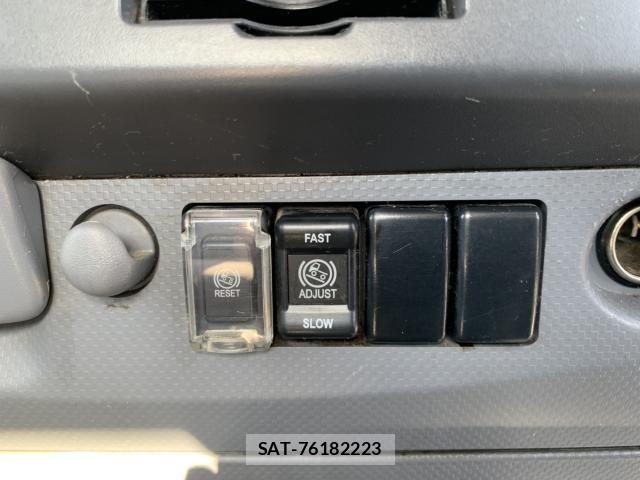 Isuzu ELF TRUCK 2013-11 6303921-19