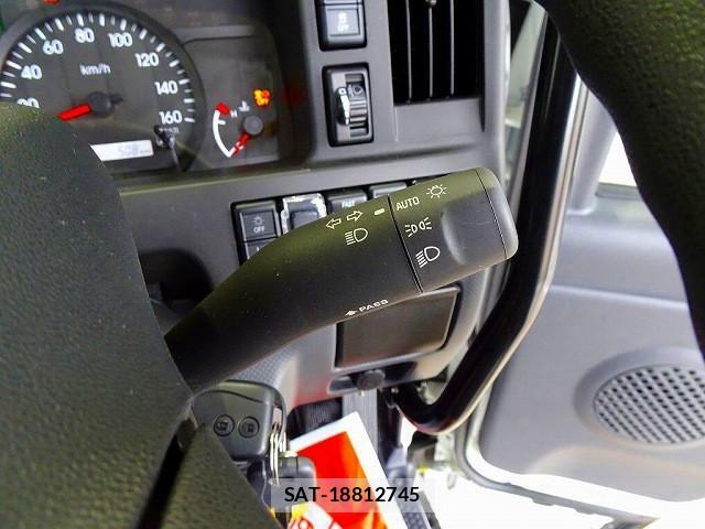Isuzu ELF TRUCK 2025-03 6303879-17