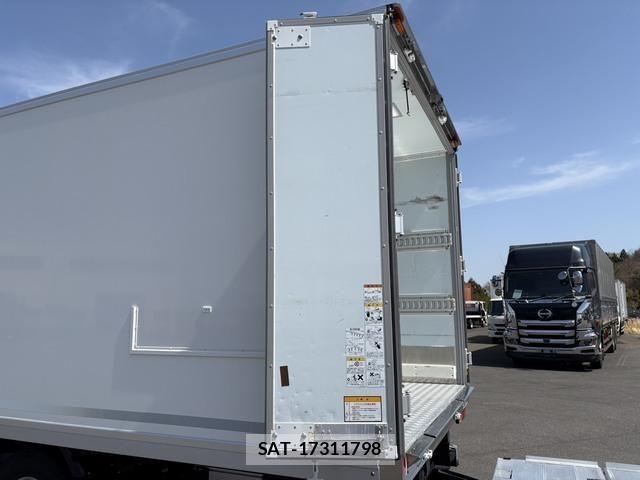 Isuzu ELF TRUCK 2020-02 6526040-25