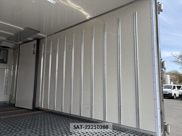 Isuzu ELF TRUCK 2018-02 6526039-24
