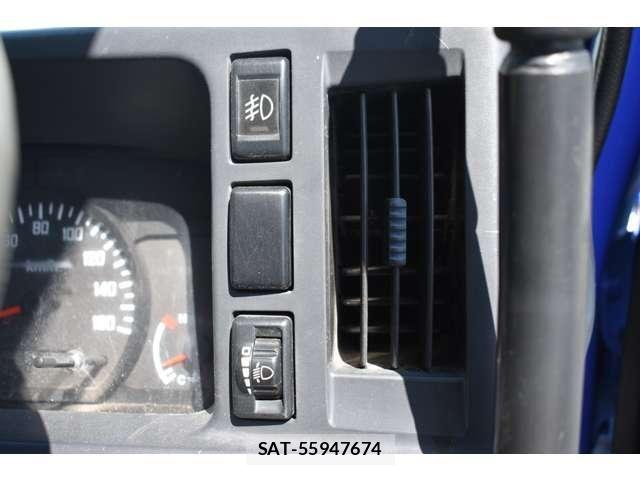 Isuzu ELF TRUCK 2014-03 6526061-11