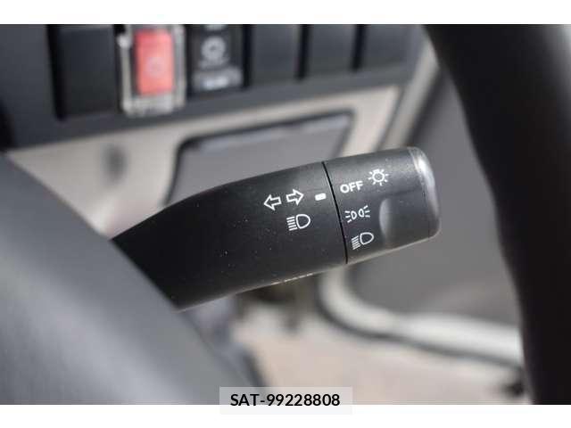 Isuzu ELF TRUCK 2012-11 6526073-10