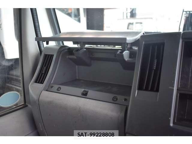 Isuzu ELF TRUCK 2012-11 6526073-19