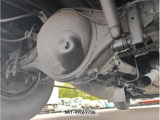 Isuzu ELF TRUCK 2017-06 6544781-12
