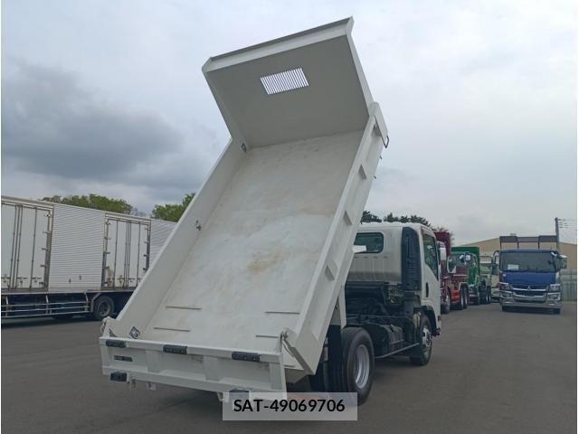 Isuzu ELF TRUCK 2017-06 6544781-6