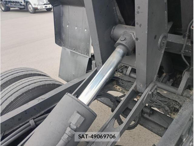 Isuzu ELF TRUCK 2017-06 6544781-8