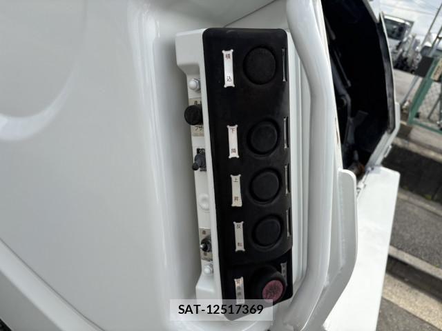 Isuzu ELF TRUCK 2017-04 6611665-14