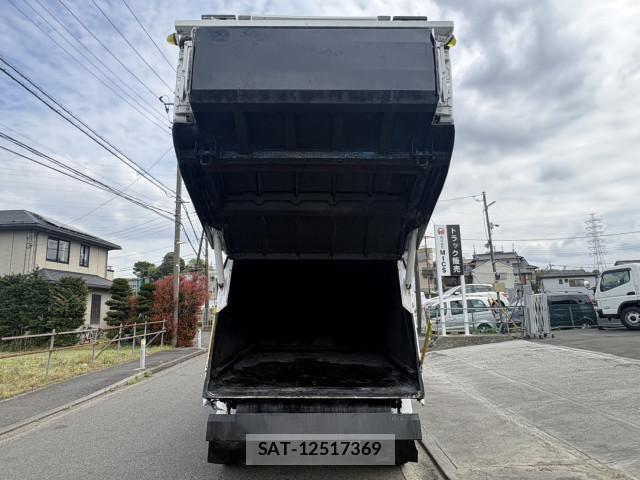 Isuzu ELF TRUCK 2017-04 6611665-16