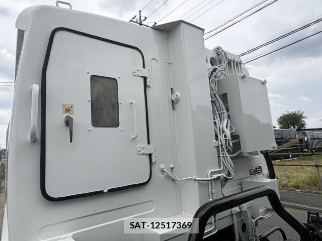 Isuzu ELF TRUCK 2017-04 6611665-23