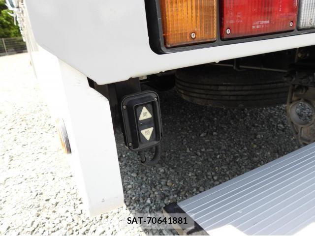 Isuzu ELF TRUCK 2016-02 6611670-13