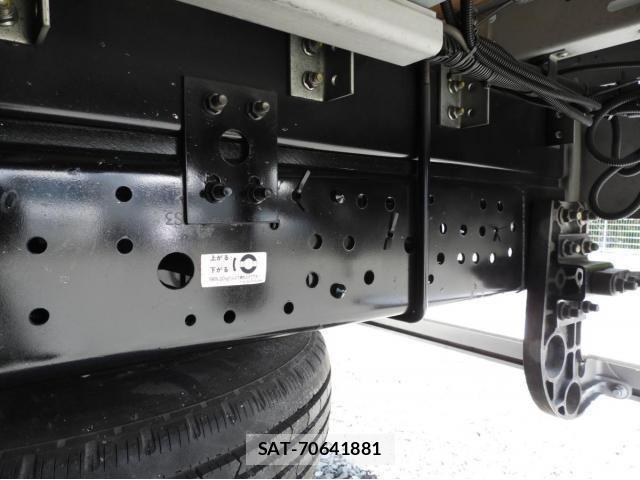 Isuzu ELF TRUCK 2016-02 6611670-16
