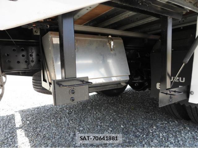 Isuzu ELF TRUCK 2016-02 6611670-21
