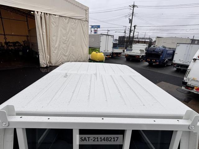 Isuzu ELF TRUCK 2012-05 6611688-13