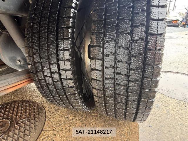 Isuzu ELF TRUCK 2012-05 6611688-17
