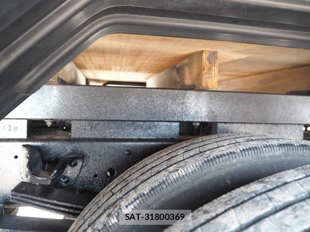 Isuzu ELF TRUCK 2011-01 6611668-23