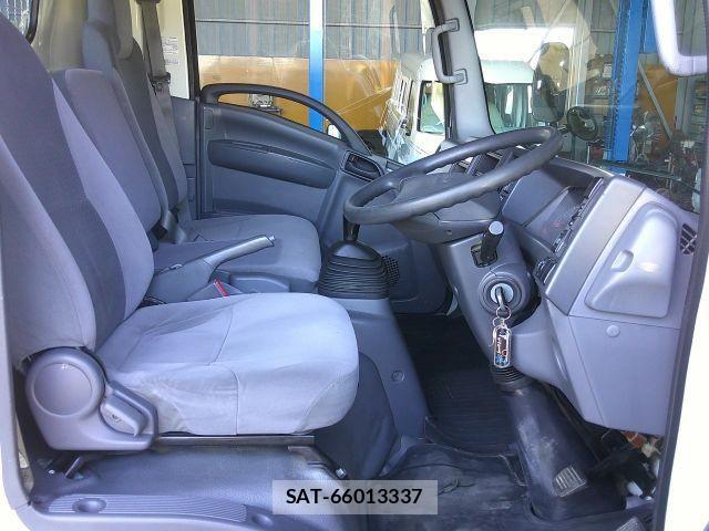 Isuzu ELF TRUCK 2015-11 6611702-17