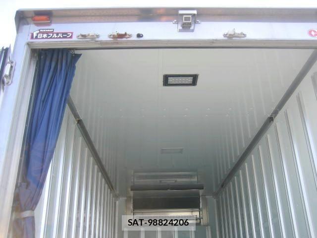 Isuzu ELF TRUCK 2018-04 6611681-11