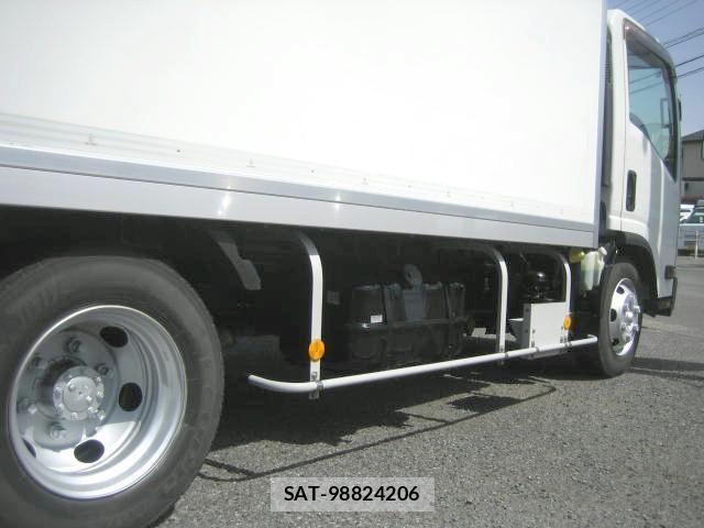Isuzu ELF TRUCK 2018-04 6611681-15
