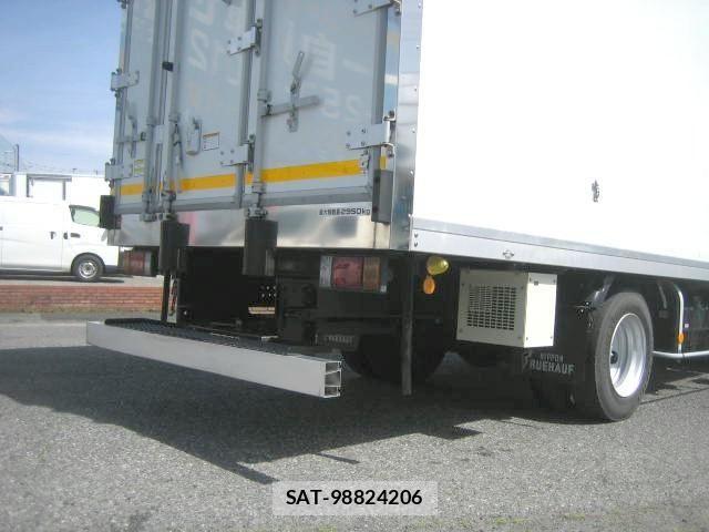 Isuzu ELF TRUCK 2018-04 6611681-16