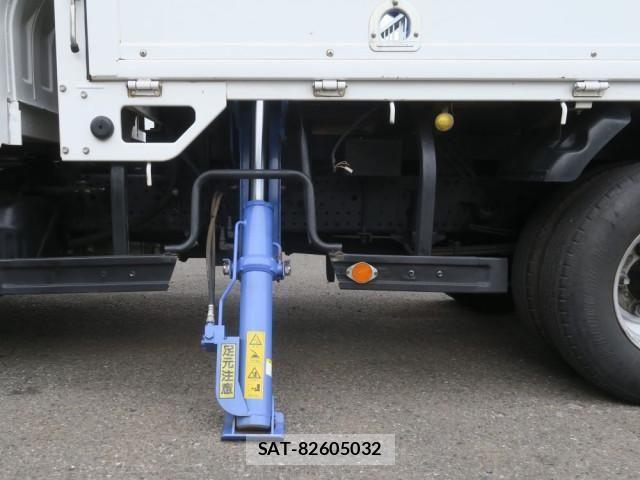 Isuzu ELF TRUCK 2012-10 6611671-9
