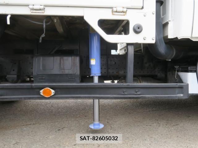 Isuzu ELF TRUCK 2012-10 6611671-11