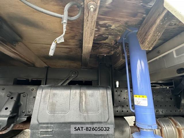 Isuzu ELF TRUCK 2012-10 6611671-12