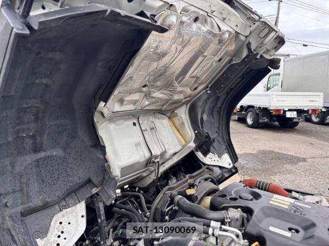 Isuzu ELF TRUCK 2017-02 6641519-17