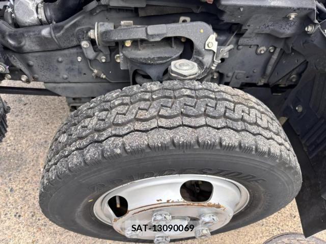 Isuzu ELF TRUCK 2017-02 6641519-20