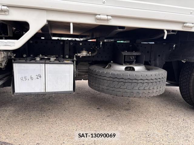 Isuzu ELF TRUCK 2017-02 6641519-22