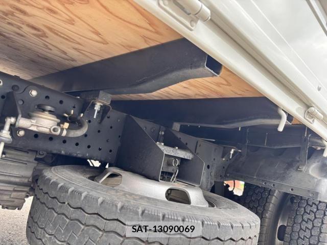 Isuzu ELF TRUCK 2017-02 6641519-23