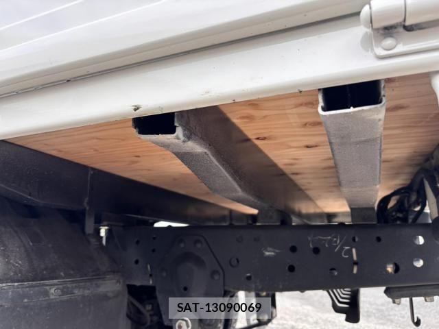 Isuzu ELF TRUCK 2017-02 6641519-28