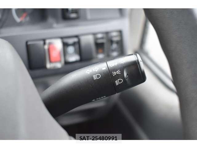Isuzu ELF TRUCK 2015-09 6671212-19