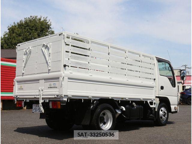 Isuzu ELF TRUCK 2013-02 6671213-1