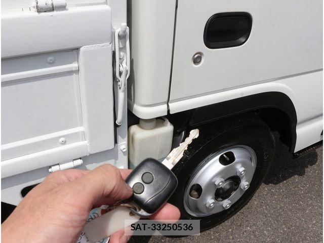 Isuzu ELF TRUCK 2013-02 6671213-26