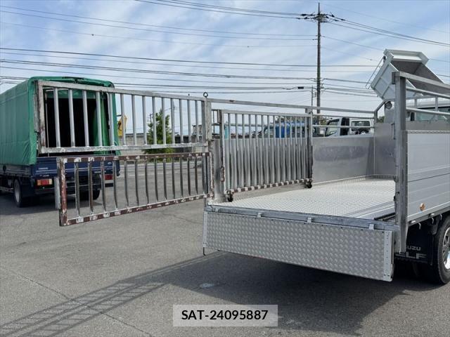Isuzu ELF TRUCK 2008-03 6675838-5