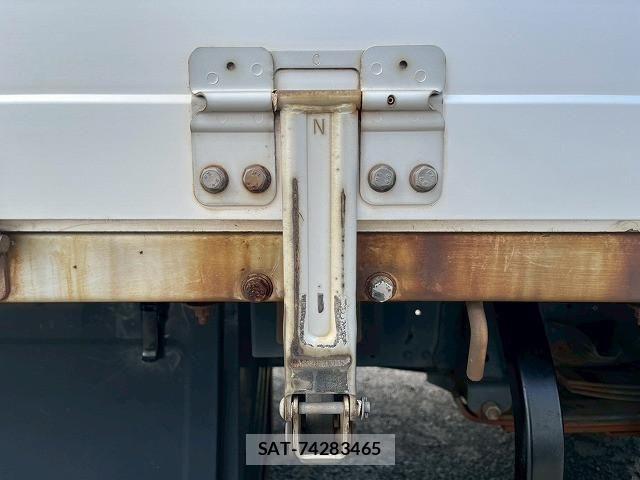 Isuzu ELF TRUCK 2012-03 6675840-13