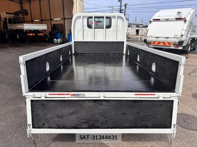 Isuzu ELF TRUCK 2020-02 6675839-8