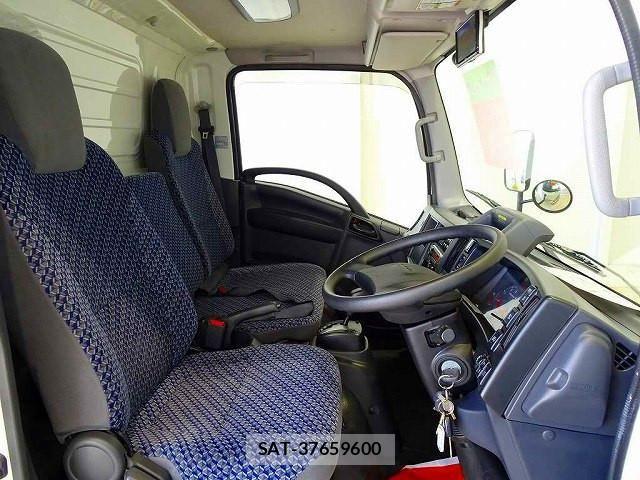 Isuzu ELF TRUCK 2022-03 6675807-5