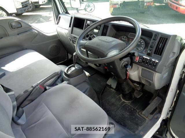 Isuzu ELF TRUCK 2016-04 6716094-2