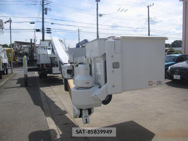 Isuzu ELF TRUCK 2015-03 6751431-10