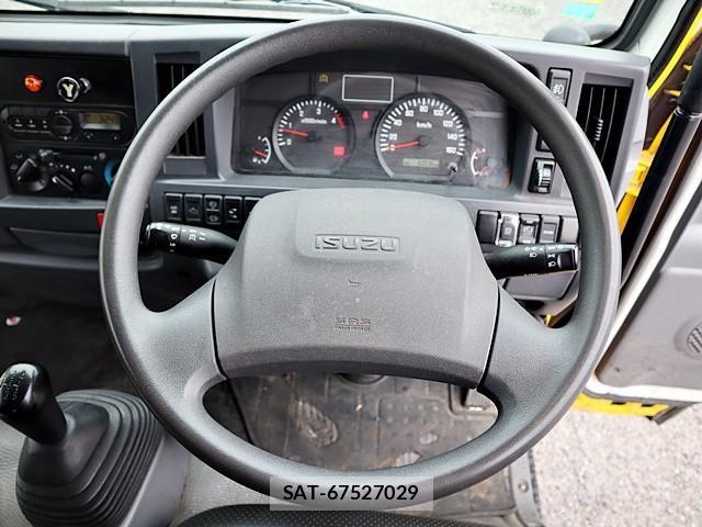 Isuzu ELF TRUCK 2017-01 6751444-3