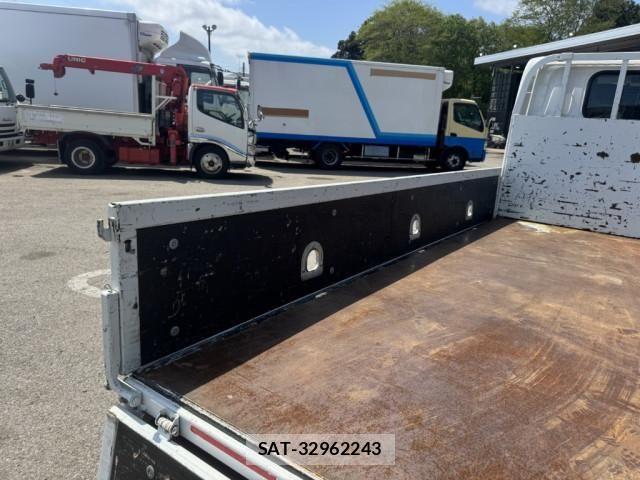 Isuzu ELF TRUCK 2025-04 6751429-9