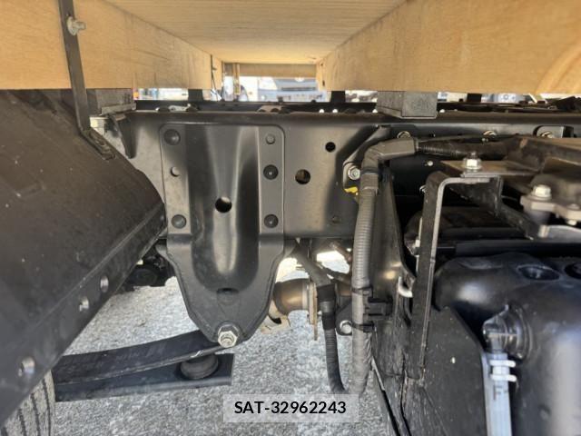 Isuzu ELF TRUCK 2025-04 6751429-17