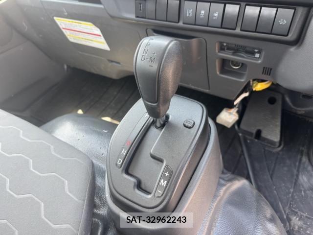 Isuzu ELF TRUCK 2025-04 6751429-24